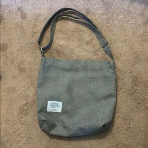 Living Traveling Share Canvas Tote